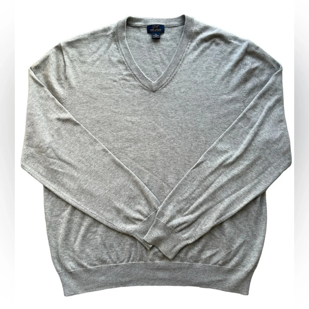 Brooks Brothers Men’s Size XL Light Gray Merino Wool V-Neck Sweater